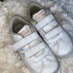 👟 children’s Adidas sneaker👟